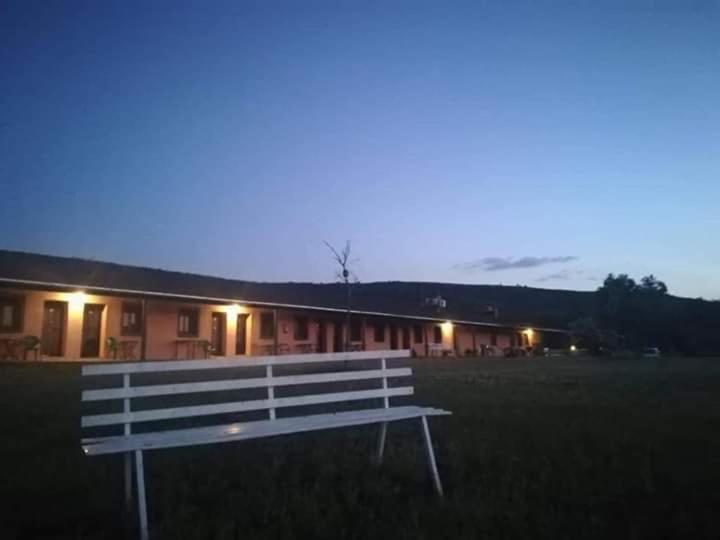 Hotel Rural Puerta De Monfrague Villarreal de San Carlos Εξωτερικό φωτογραφία